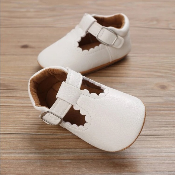 Baby girl / toddler girls Scallop Trim classic Mary Jane Flats - Picture 6 of 10